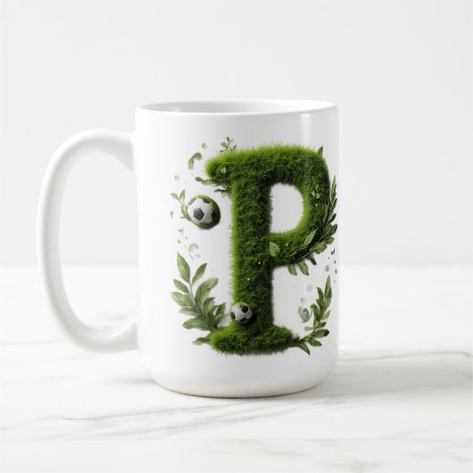 サッカーボールと芝生の文字デザイン コーヒーマグカップ (左)