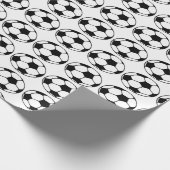 サッカーボールのフットボールのベストセラーに誕生日の包むこと ラッピングペーパー (角)