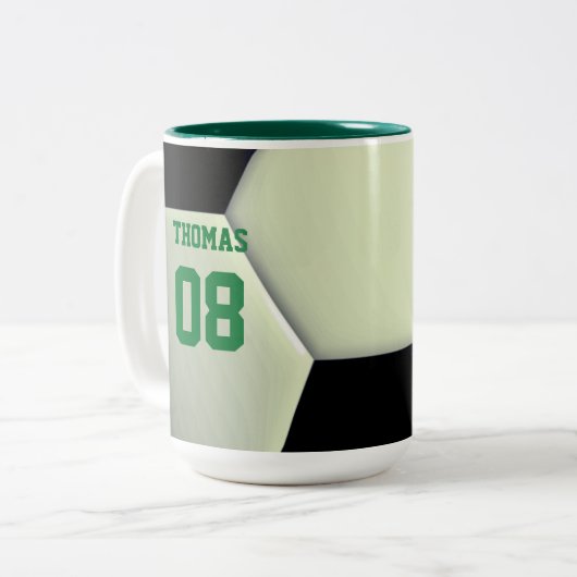 サッカーボールの名前とパーソナライズされた番号 ツートーンマグカップ (正面左)