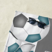 サッカーボールの多くのチームのスピリットティール(緑がかった色)グレー ビーチタオル (インサイチュ)