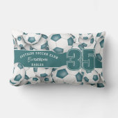 サッカーボールの多くのチームカラースポーツギフトティール（緑がかった色） ランバークッション (正面)