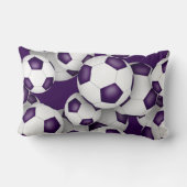 サッカーボールの多くの紫色のチームカラー ランバークッション (裏面)