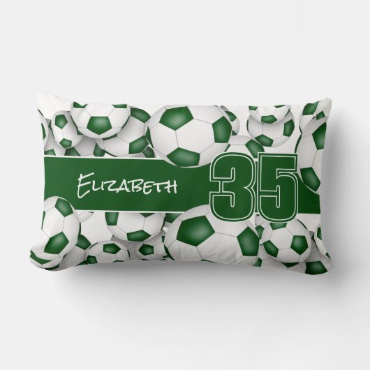 サッカーボールの多くの緑のチームカラーの装飾 ランバークッション (正面)