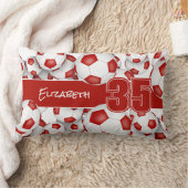 サッカーボールの多くの赤いスポーツルームの装飾 ランバークッション (ブランケット)