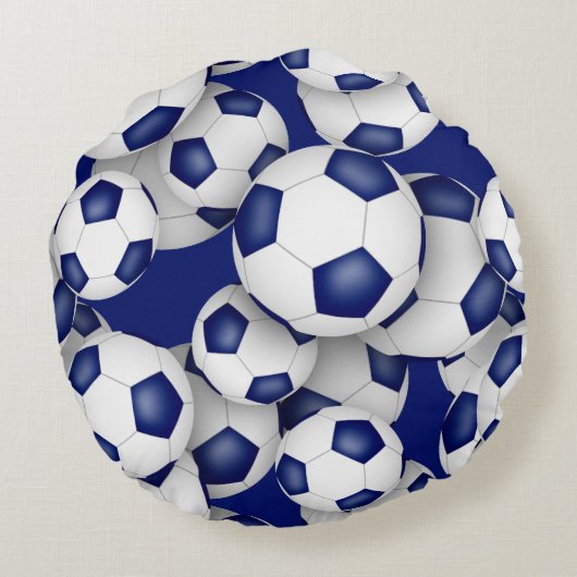 サッカーボールの多くの青いチームの色の装飾 ラウンドクッション (裏面)