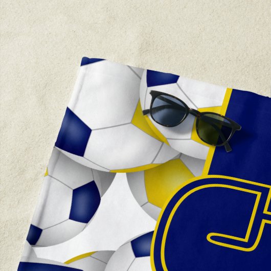 サッカーボールの多くの青い金ゴールドギフトの終わり ビーチタオル (インサイチュ)