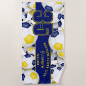 サッカーボールの多くの青い金ゴールドギフトの終わり ビーチタオル (正面)