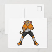 サッカーボールを抱えたサッカー選手の猿 ポストカード (正面/裏面)