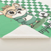 サッカーボールを持ったかわいいクマ シェルパブランケット (3/4)