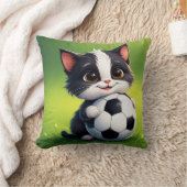 サッカーボールを持ったかわいい漫画ネコ クッション (ブランケット)
