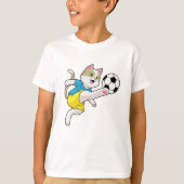 サッカーボールを持ったサッカー選手としての猫 Tシャツ (正面)