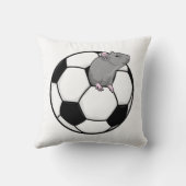 サッカーボールを持ったネズミ クッション (裏面)