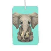 サッカーボールを持った可愛いベビーゾウ カーエアーフレッシュナー (正面)