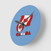 サッカーボールを持つカナダ国旗 ラウンド壁時計 (傾斜)
