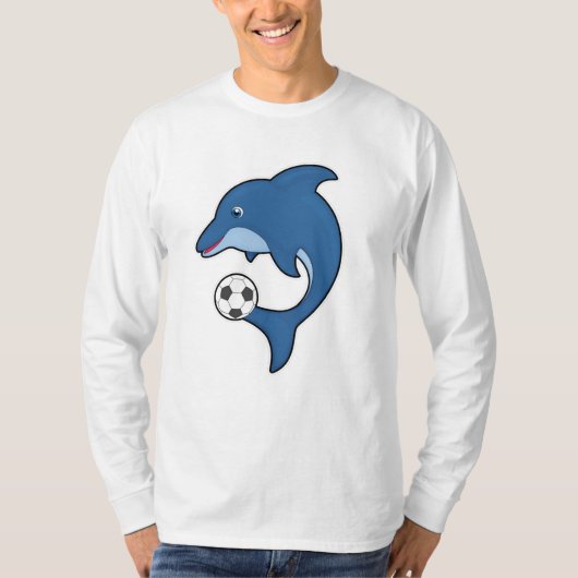 サッカーボールを持つサッカー選手としてのイルカ Tシャツ (正面)