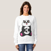サッカーボールを持つサッカー選手としてのパンダ スウェットシャツ (正面フル)