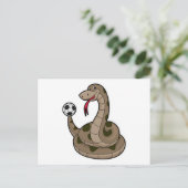 サッカーボールを持つサッカー選手としてのヘビ ポストカード (スタンド正面)