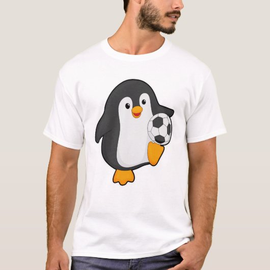 サッカーボールを持つサッカー選手としてのペンギン Tシャツ (正面)