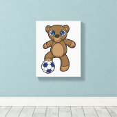 サッカーボールを持つサッカー選手としてベア キャンバスプリント (インサイチュ (ウッドフロア))