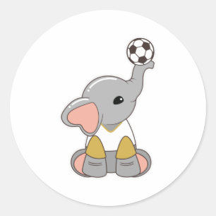 サッカーボールを持つサッカー選手として象 ラウンドシール