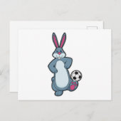 サッカーボールを持つサッカー選手のウサギ ポストカード (正面/裏面)