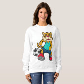 サッカーボールを持つサッカー選手のタイガー スウェットシャツ (正面フル)