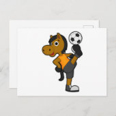 サッカーボールを持つサッカー選手の馬 ポストカード (正面/裏面)