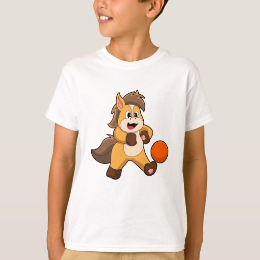 サッカーボールを持つサッカー選手の馬 Tシャツ (正面)