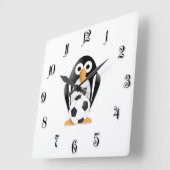 サッカーボールを持つペンギン スクエア壁時計 (傾斜)