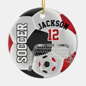 サッカーボールを赤と黒でパーソナライズ セラミックオーナメント (正面)