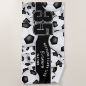 サッカーボールカスタムのチーム名 ビーチタオル (正面)