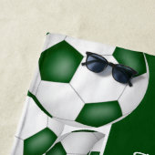 サッカーボールカスタムの多くのチーム名の緑の白 ビーチタオル (インサイチュ)