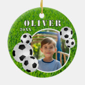 サッカーボールサッカーグラススポーツ写真 セラミックオーナメント (裏面)