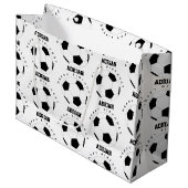 サッカーボールサッカーパーソナライズされたネーム誕生日 ラージペーパーバッグ (正面アングル)