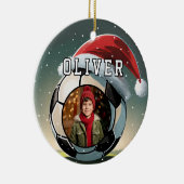 サッカーボールサンタハットのクリスマスフォト セラミックオーナメント (右)