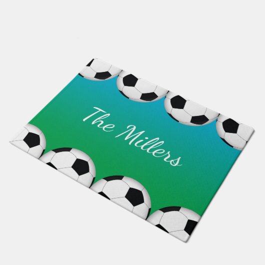 サッカーボールデザインで、苗字またはモノグラム ドアマット (アングル)