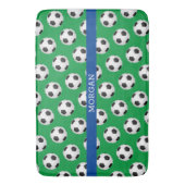 サッカーボールパターン、ホワイトネーム、青と緑 バスマット (正面縦)