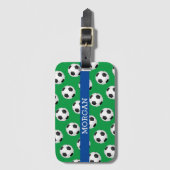 サッカーボールパターン、ホワイトネーム、青と緑 ラゲッジタグ (正面縦)