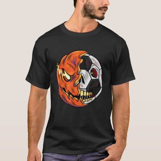 サッカーボールパンプキンスカルハロウィンサッカー選手 Tシャツ (正面)