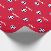 サッカーボールパーソナライズされた、名前、赤 ラッピングペーパー (角)