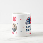 サッカーボールヘルメットマンガートフォト誕生日 コーヒーマグカップ (中央)