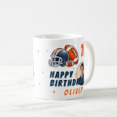 サッカーボールヘルメットマンガートフォト誕生日 コーヒーマグカップ (正面右)