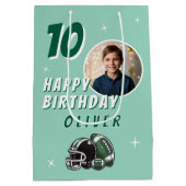 サッカーボールヘルメットマンガートフォト誕生日 ミディアムペーパーバッグ (裏面)