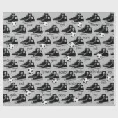 サッカーボール付きブラックスニーカー ラッピングペーパー (フラット)