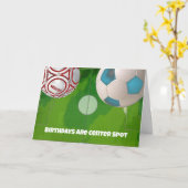 サッカーボール及びフィールドおもしろい誕生日パンカード カード (黄色い花)