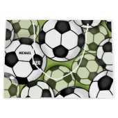 サッカーボール少年の子供スポーツ誕生日名番号 ラージペーパーバッグ (正面)