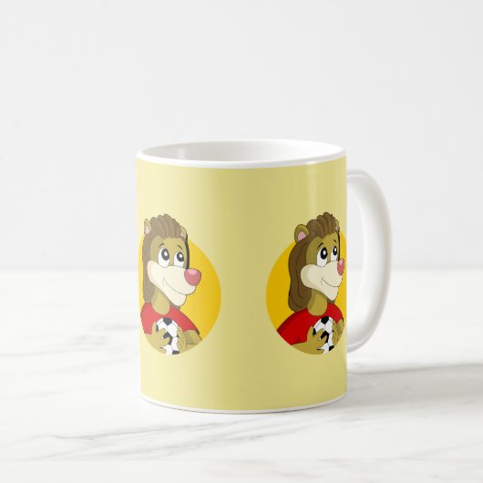 サッカーボール漫画のコーヒーマグを持っているライオン コーヒーマグカップ (正面右)