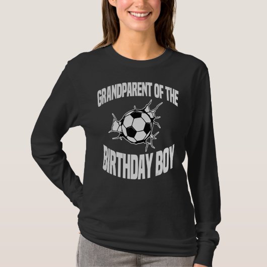 サッカーボール誕生日チームBの祖父母 Tシャツ (正面)