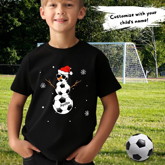 サッカーボール雪だるまサンタハットお子様の名前 Tシャツ