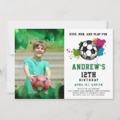 サッカーモダンカラフル誕生日パーティーグリーンフォト 招待状 (正面)